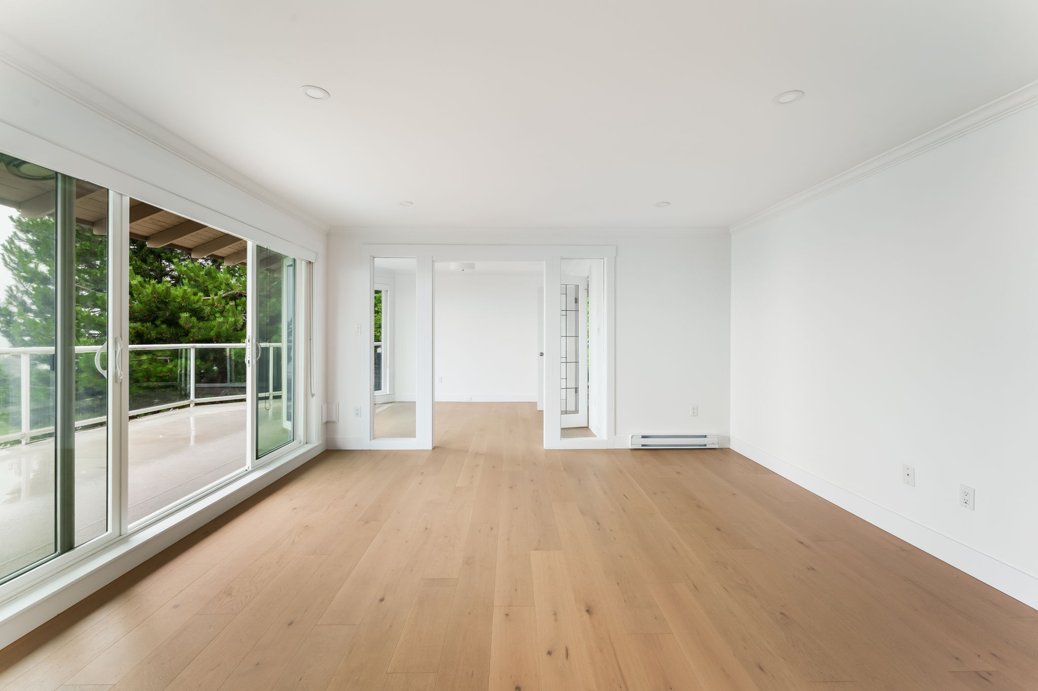 1-web-or-mls-503 - 15025 Victoria -001
