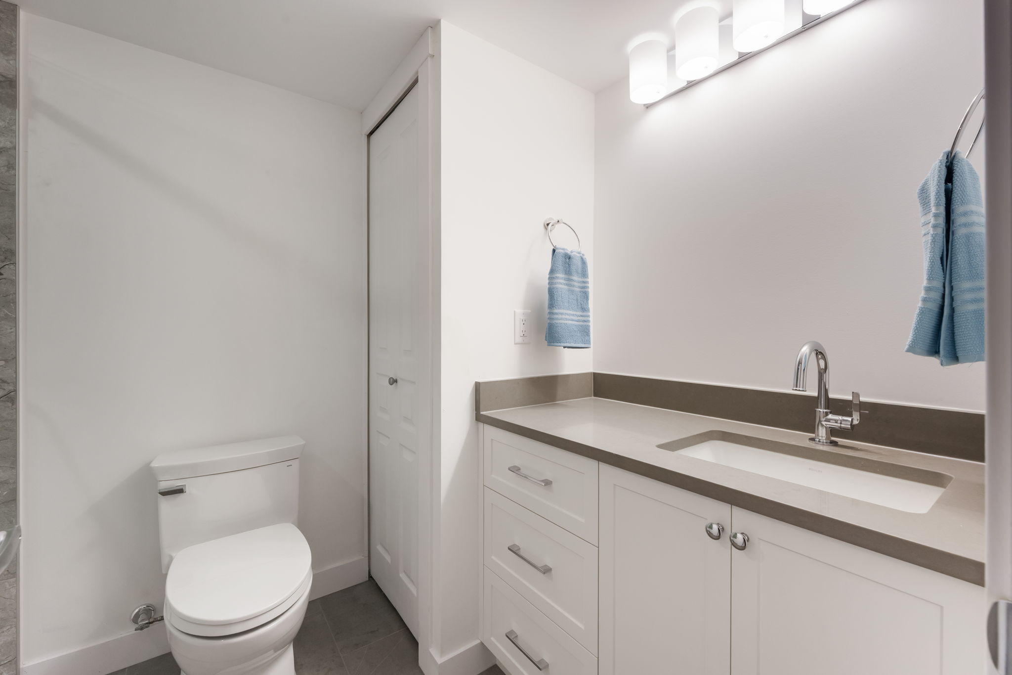 29-web-or-mls-503 - 15025 Victoria -029