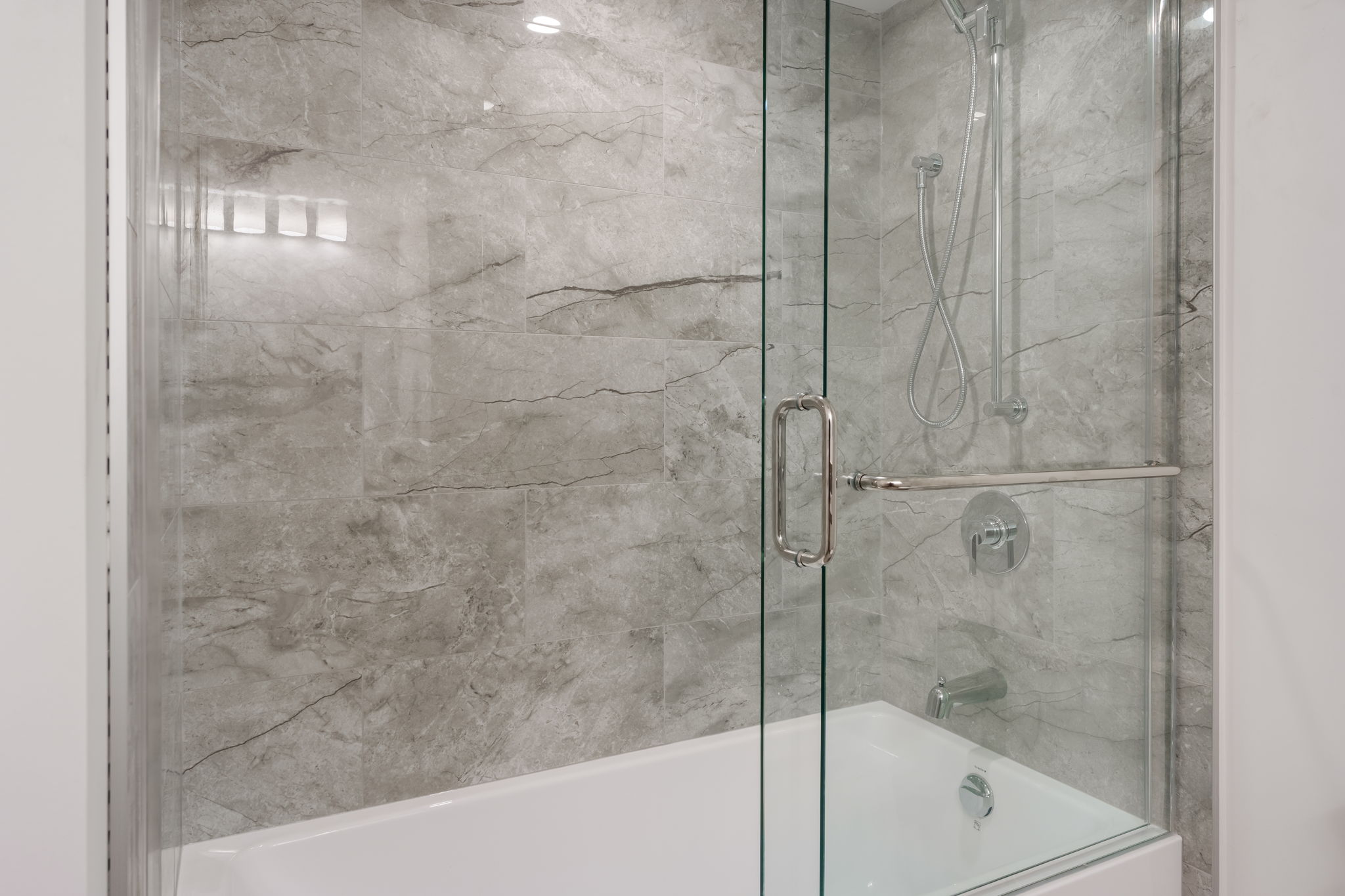 30-web-or-mls-503 - 15025 Victoria -030