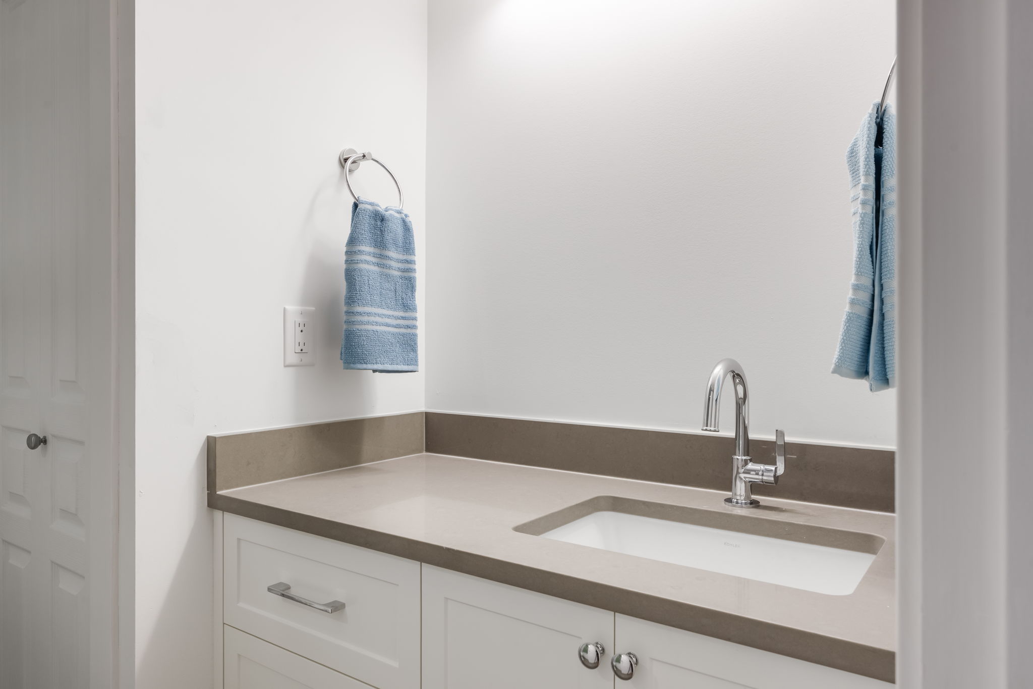 31-web-or-mls-503 - 15025 Victoria -031