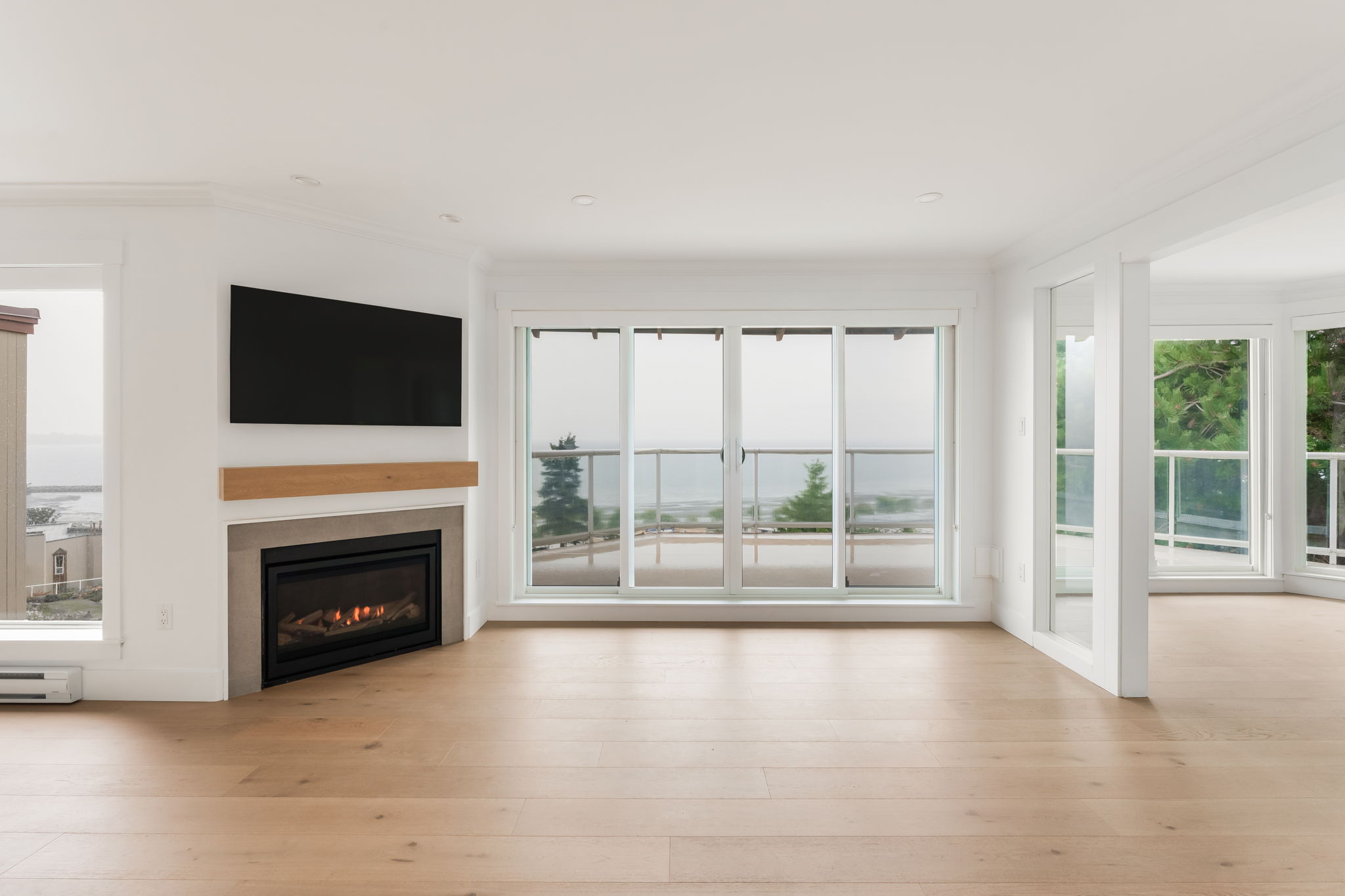 7-web-or-mls-503 - 15025 Victoria -007
