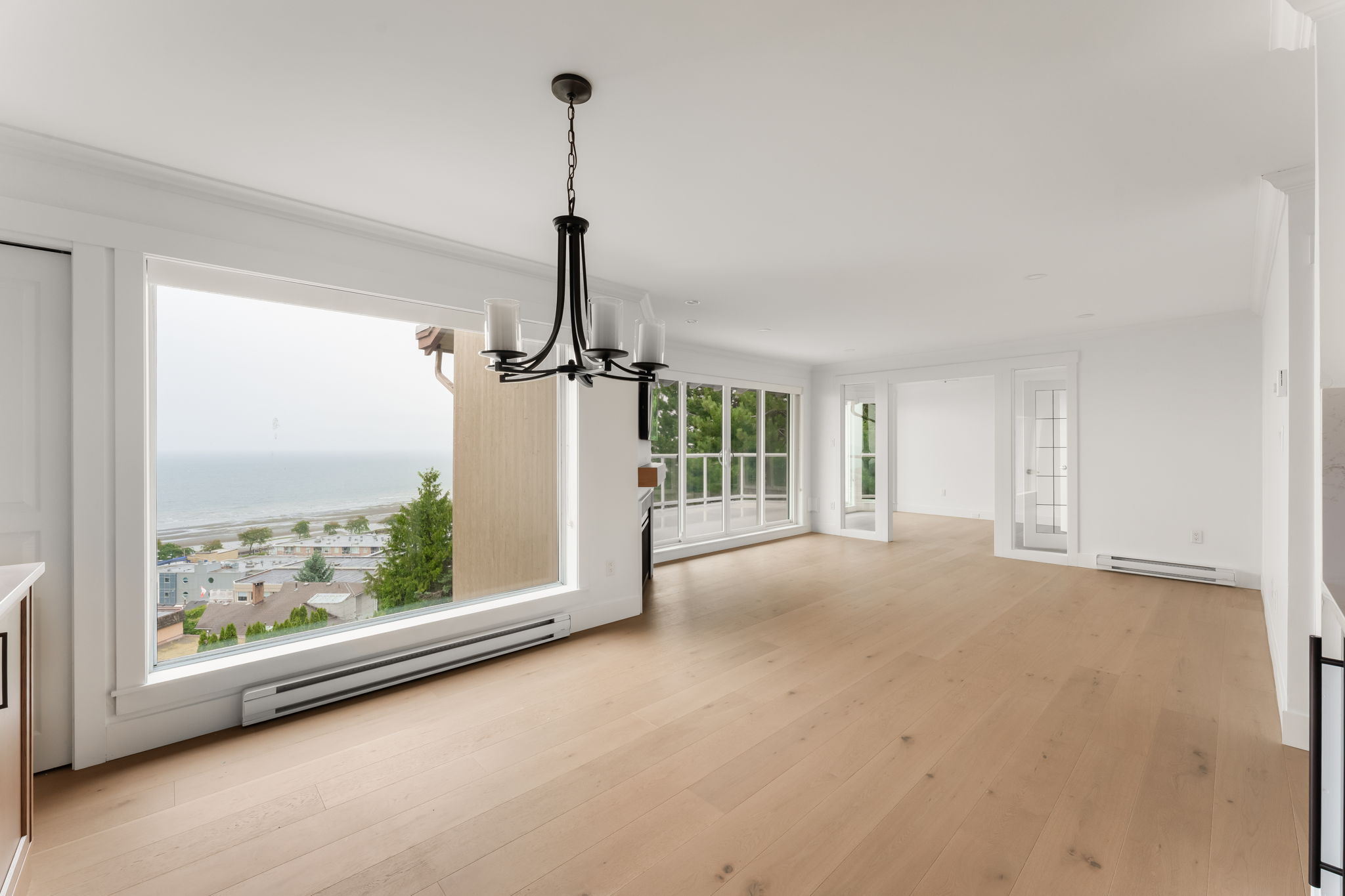 9-web-or-mls-503 - 15025 Victoria -009