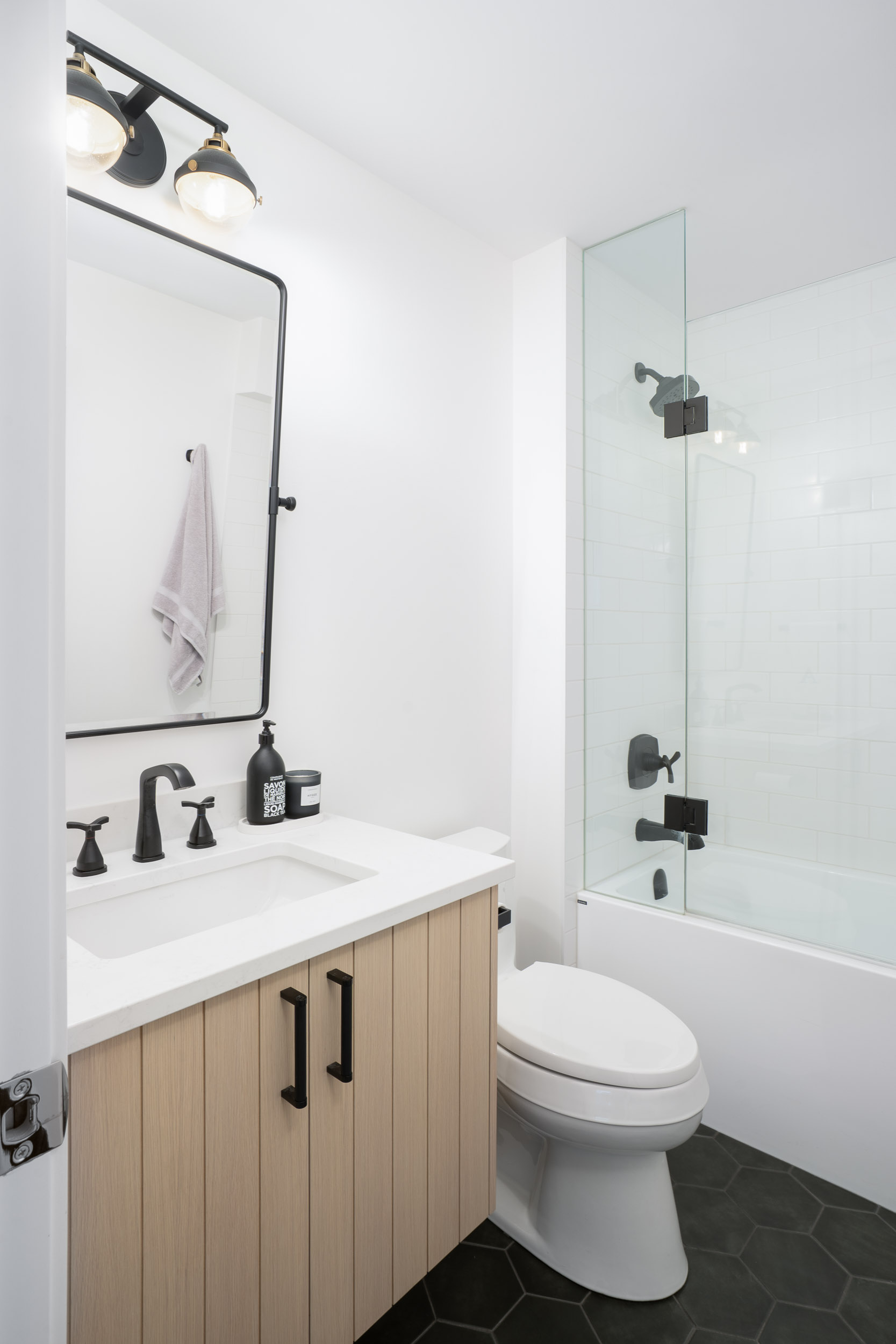 HOMESTOHAVENS_19042_69A_Ave-22